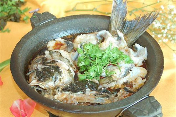 洞庭渔家石锅鱼美味