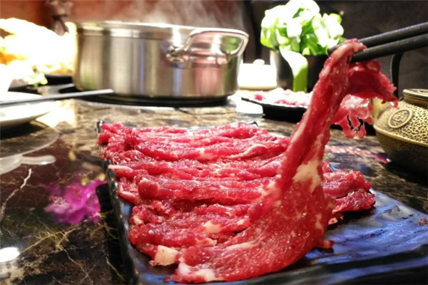 印象横岗潮汕牛肉火锅桌子