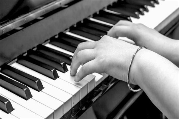 子昊钢琴教育优美