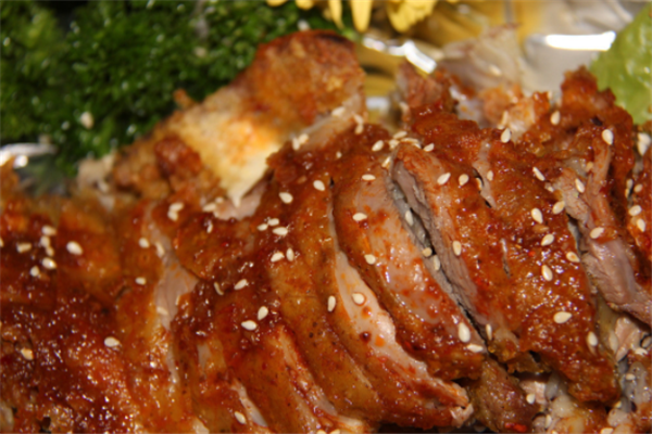 阿甘中山脆肉鲩鱼庄烤羊腿美味