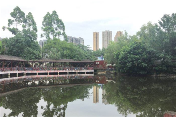 邻湖水庄外景