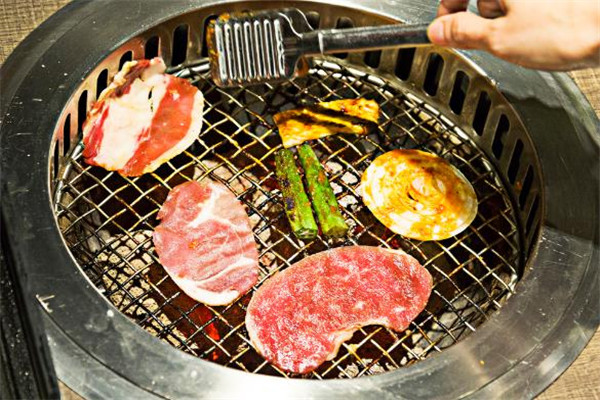 韩品轩海鲜自助烤肉涮涮锅美味