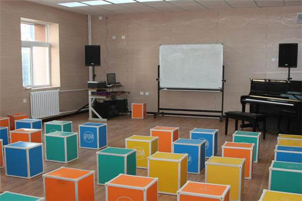 U乐创意音乐教室彩色板凳