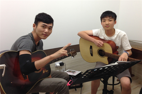 华夏艺术培训学院吉他