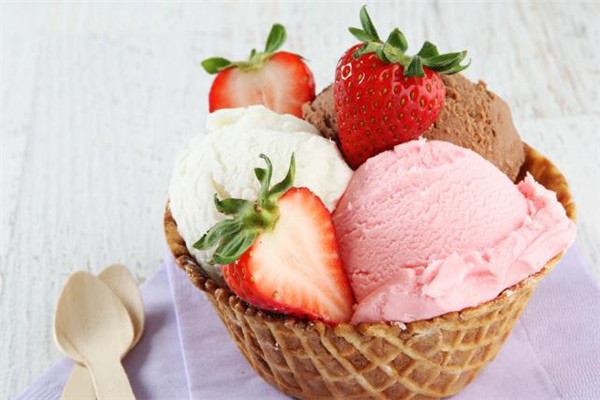 多吉多冰淇淋草莓