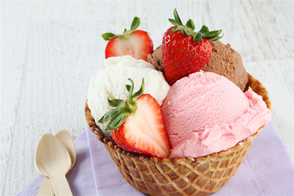 玲珑如雪冰淇淋草莓