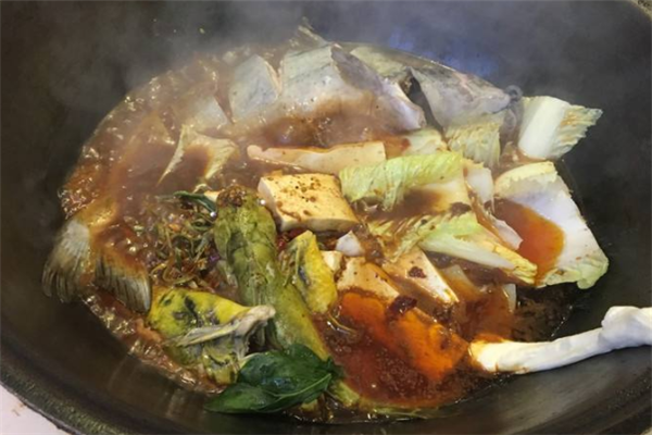 美厨娘铁锅炖鱼大白菜
