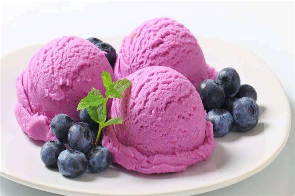 蓝莓雪派冰淇淋制作