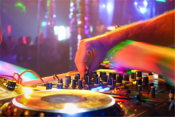 touch酒吧DJ