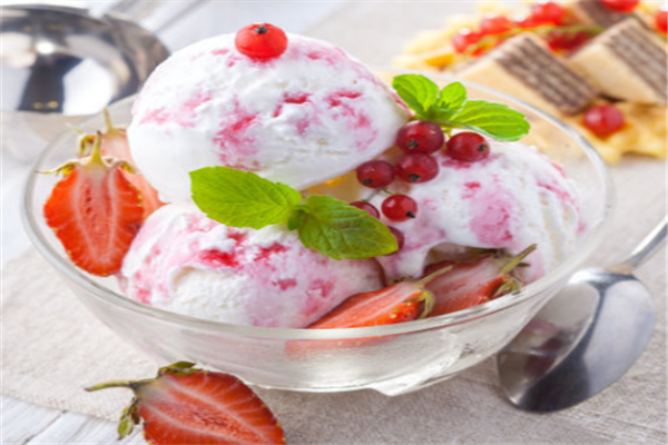 土司熊冰淇淋草莓