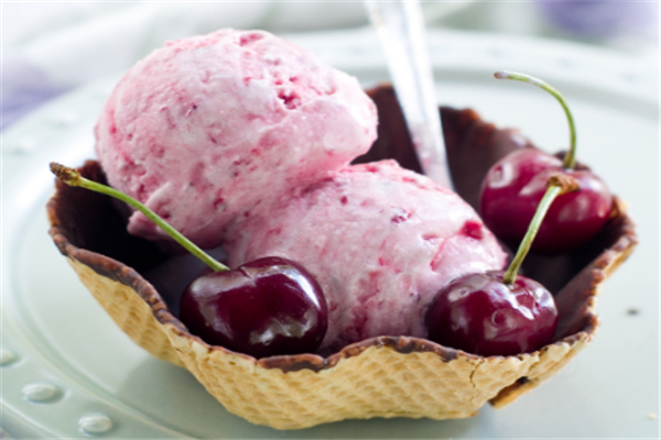 点点冰冰淇淋樱桃