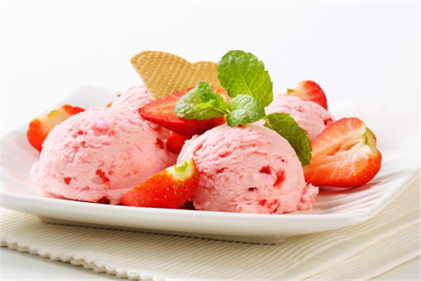 爱马克冰淇淋草莓