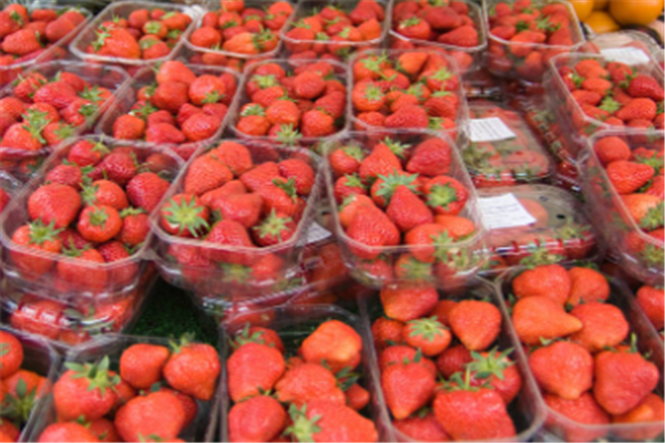 空中水果草莓
