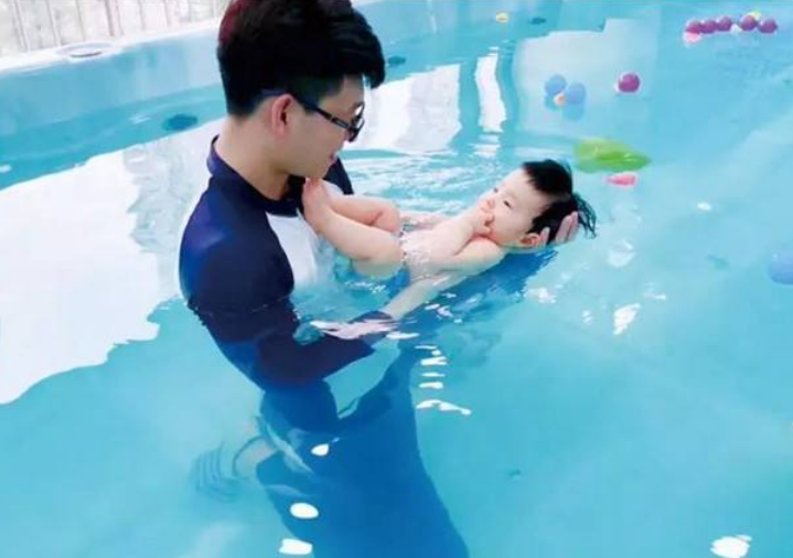 加盟哪家婴儿游泳好 蓝月儿的水世界可以加盟吗