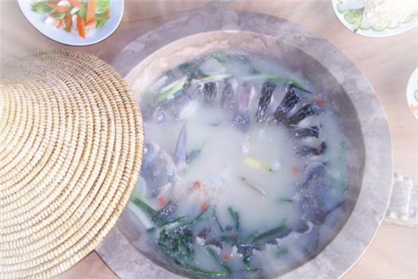 湘港湾石锅鱼产品