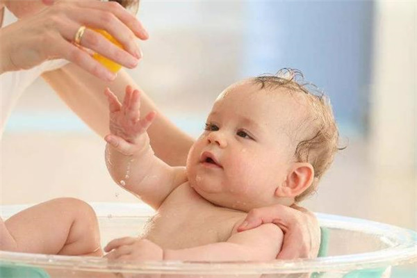 王族宝宝婴幼儿洗护用品护肤