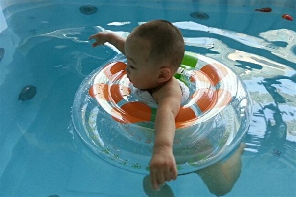 水育世界 婴儿游泳选择沫奇