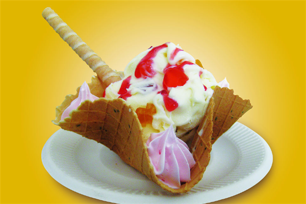 酷饮冰淇淋草莓酱