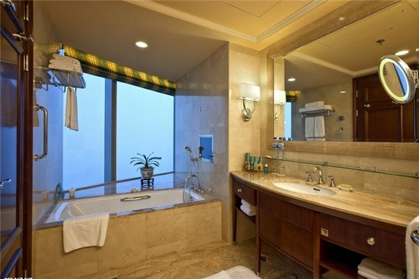 广纳酒店浴室