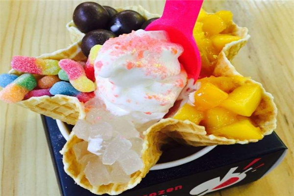 Berry Bomb酸奶冰淇淋芒果