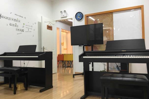 环亚枫叶艺术教育钢琴教室