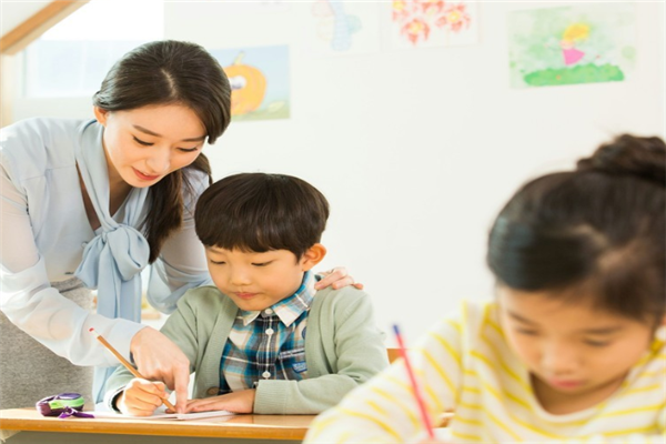 博士山海外教育学生