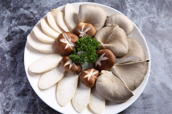 菌临天下特色餐饮蘑菇新鲜