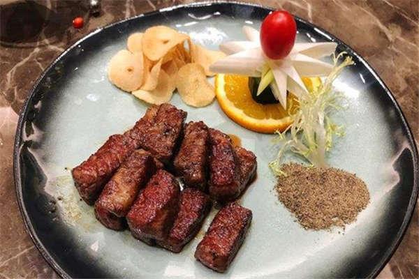 东宝海鲜火锅特色菜品