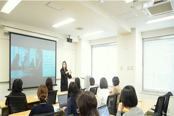 海知音国际教育学生上课图