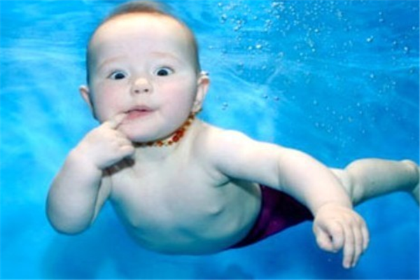 纸飞机婴儿游泳母婴用品