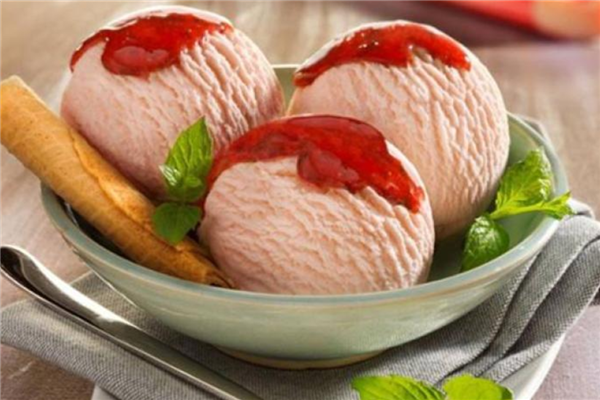 现做冰淇淋草莓
