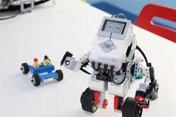 乐创家机器人教育小汽车