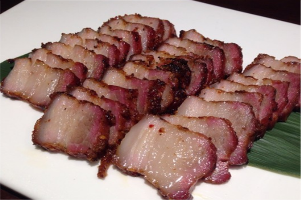 锅叉子烤肉肉片