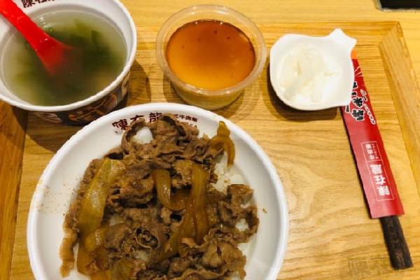 陈在龙日式牛肉饭肥牛