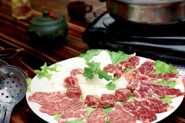 肴庄牛肉火锅：新鲜的牛肉火锅，卖点多多！