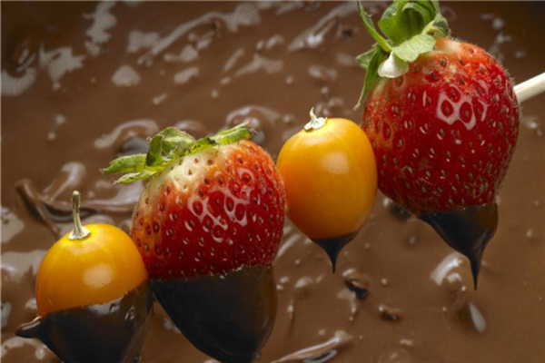 丘比特巧克力鲜果串草莓