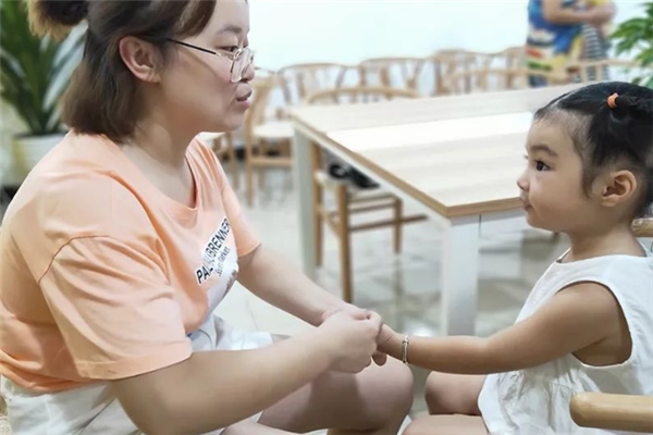  Bei haha, Tan Mingjun, children massage carefully