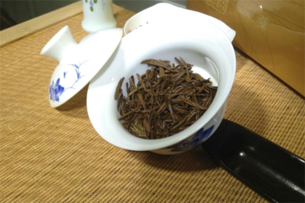 豫天园茶叶泡茶