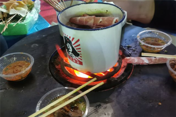 茶缸串串火锅特色