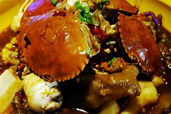 蟹虾浓肉蟹煲美味