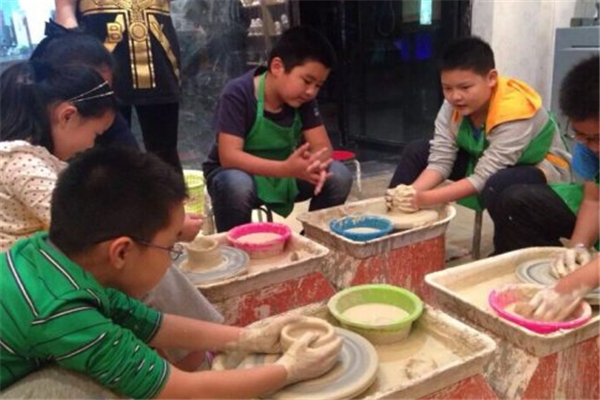 儿童手工陶艺制作