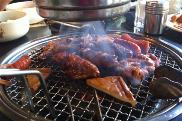 小楠山传统炭火烤肉好吃