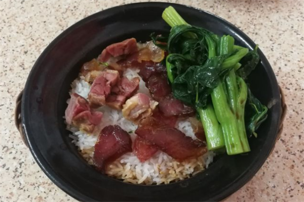 忠记煲仔饭腊肉