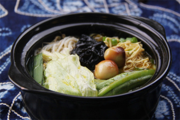 黄瓦罐米线生菜