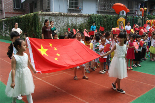 水南幼儿园升国旗