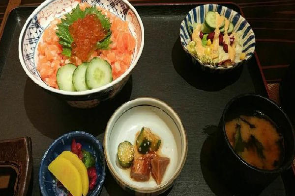 武藏日本料理菜品多