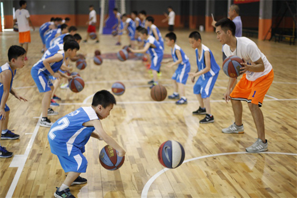 久盈体育青少年篮球培训教育