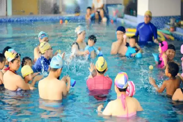 维安洛游泳俱乐部水质干净