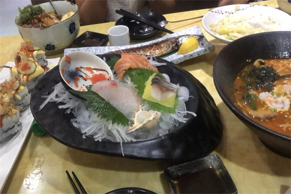 秋田日本料理生鱼片