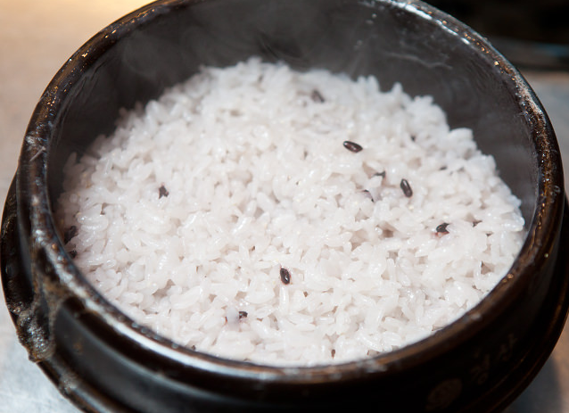 易石锅香米饭